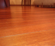 ホコリのたたない清潔な木製フローリング